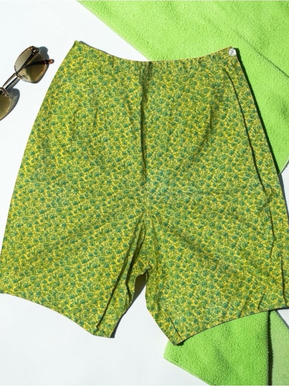 Vintage Women’s 60’s Green & Yellow Floral High Rise Cotton Bermuda Shorts 28”